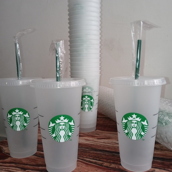 1 Starbucks cup with lid in straw - Picture 2 of 4